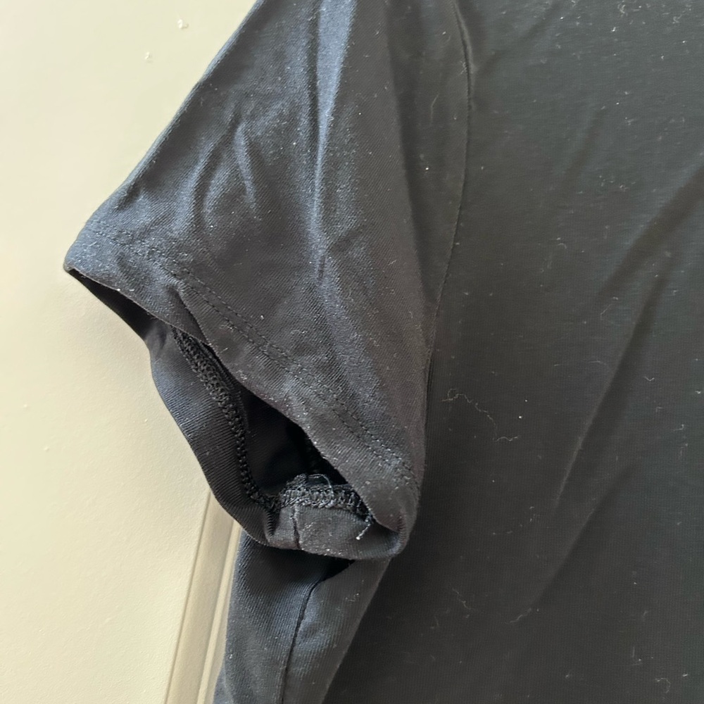 Aritzia Babaton black crewneck short sleeve in EUC. Quiet luxury. Classic - Picture 3 of 11